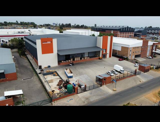3,234M² WAREHOUSE FOR SALE IN COSMO BUSINESS PARK